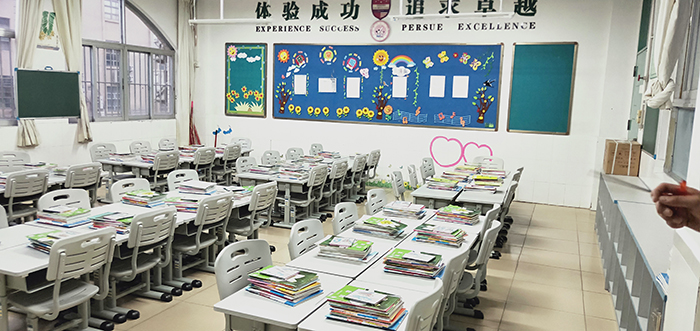 深圳市美中学校使用博仕有成课桌椅